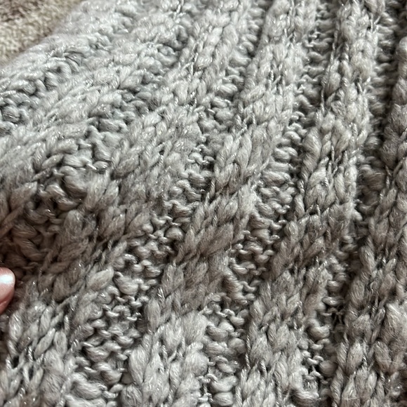 Hollister Gray/Pink scarf - Picture 2 of 4